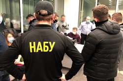  Посадовця і посередника затримано, вирішується питання про повідомлення їм про підозру та обрання запобіжного заходу 