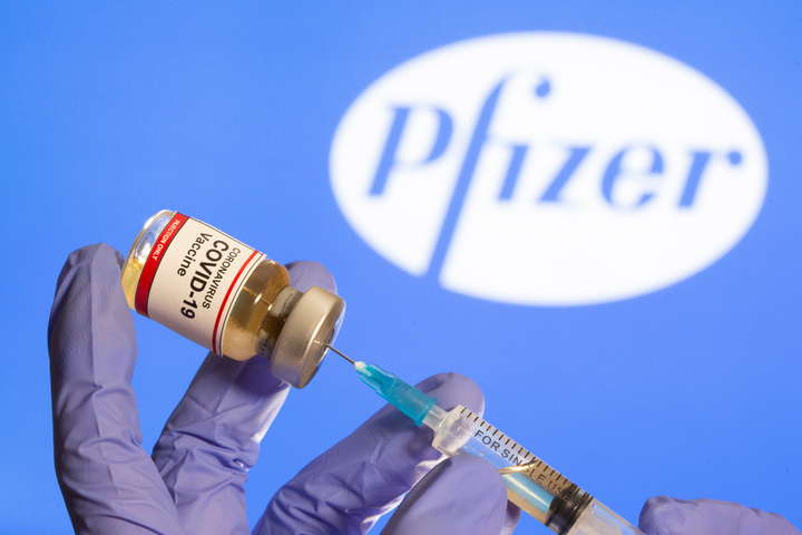 Санітарна служба рекомендувала схвалити у США вакцину Pfizer і BioNTech