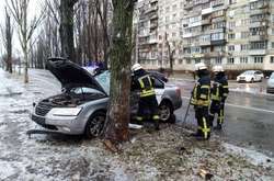 Рятувальники деблокували тіло водія за допомогою спеціального інструменту