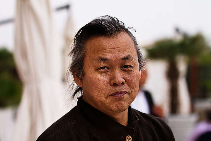 Відомий корейський режисер Кім Кі Дук помер від коронавірусу