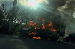 В окупованому Криму водій-самогубець заблокувався всередині авто з дружиною і скоїв підпал