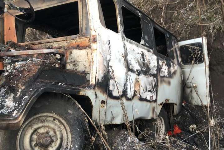 Контрабандисти спалили автобус, на якому переправляли ікру із Росії 