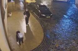 «Впала 40 разів»: героїня відео з Андріївського узвозу розповіла, як боролася з ожеледицею