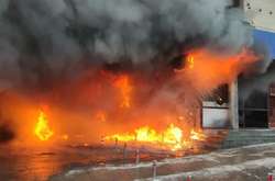 У центрі Києва сталася масштабна пожежа: горить готель (відео, фото)