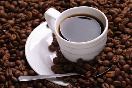 У Чехії через коронавірус заборонили пити каву на вулиці