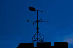  В Україні очікується помірно тепле повітря з поривами вітру   