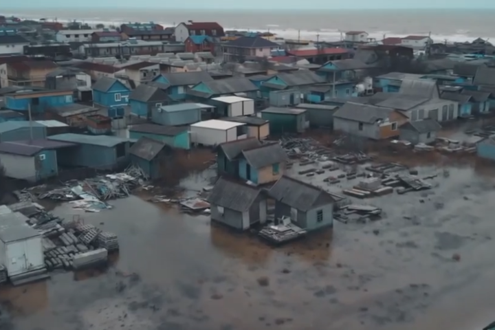 Удар стихії. Шторм п'яту добу руйнує курортне селище Кирилівка у Запорізькій області 