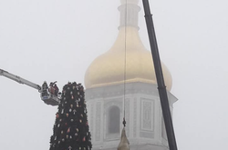 З головної ялинки в Києві зняли «чаклунський» капелюх