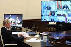  Президент Росії Володимир Путін живе в своїй підмосковній резиденції в Ново-Огарьово, запевняє речник Кремля 