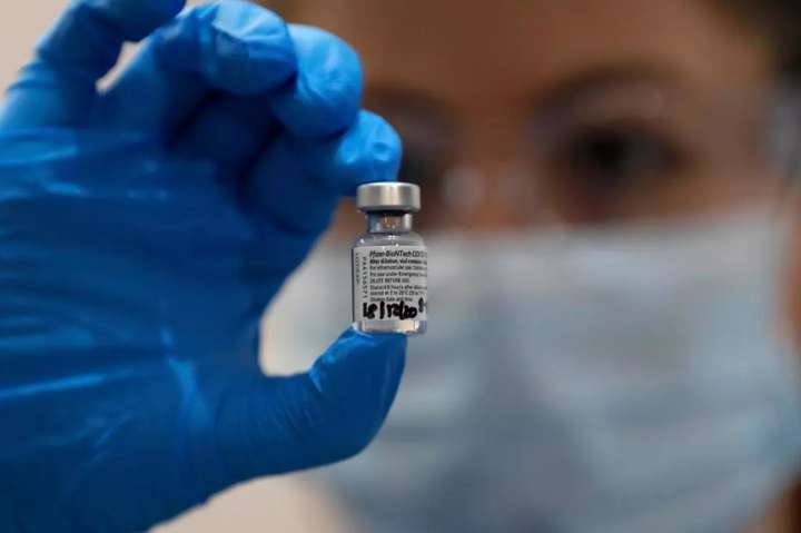 США збираються до березня наступного року вакцинувати 100 млн осіб