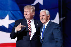  Президента Дональда Трампа та віце-президента Майка Пенса можуть одними з перших вакцинувати від Covid-19 