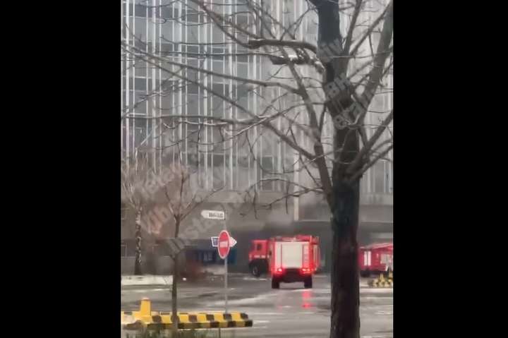 На заводі «Електронмаш» у Києві пожежа (відео)