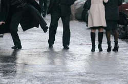 В результаті падіння на слизьких тротуарах кияни отримали травми