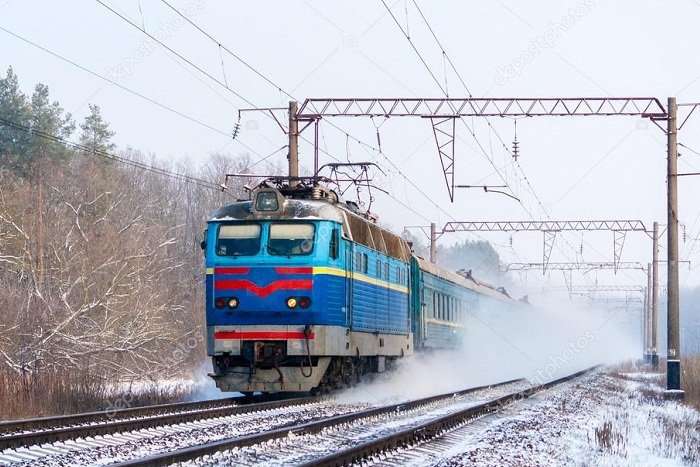В Україні через негоду затримуються поїзди 