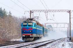 В Україні через негоду затримуються поїзди 