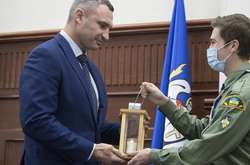 У Київраду принесли Вифлеємський вогонь (фото)