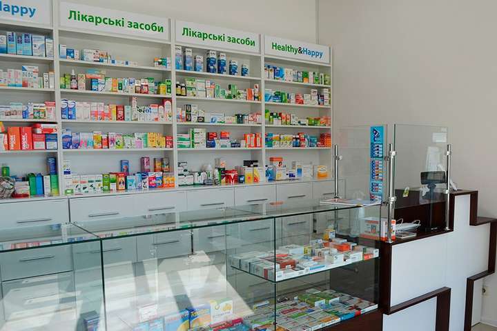 В Україні обмежили відвідування супермаркетів і аптек на самоізоляції