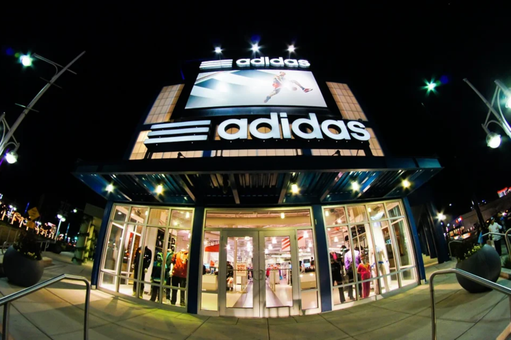 Adidas повідомила про можливий продаж Reebok