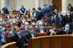 15 грудня у залі зареєструвалося 229 народних депутатів