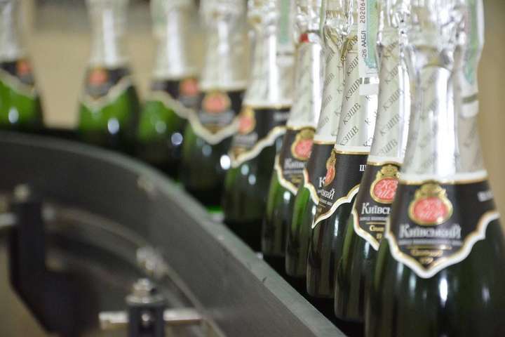 Передноворічна диверсія? Київський завод шампанських вин залишився без води