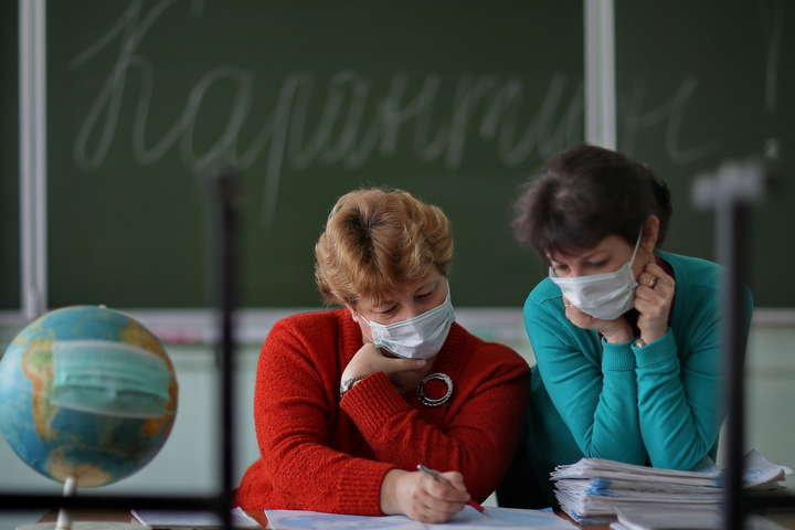 Скільки шкіл і садочків Києва закриті на карантин за тиждень до канікул 
