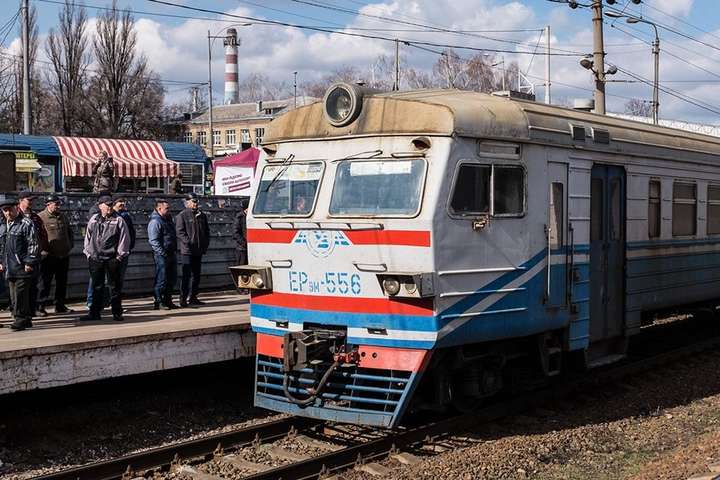 Укрзалізниця хоче перекласти відповідальність за приміські пасажирські перевезення на місцеву владу