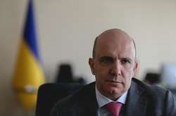 Наразі міністром захисту довкілля та природних ресурсів України є Роман Абрамовський