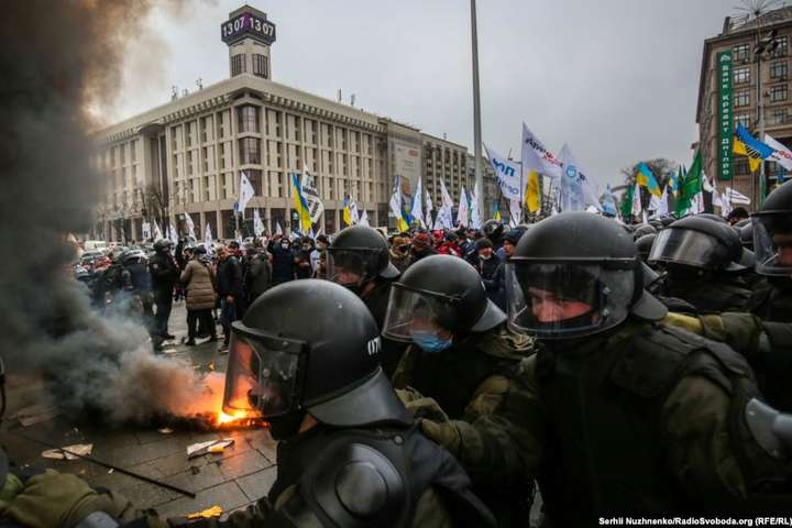 Поліція заявила, що п’яні протестувальники на Майдані побили трьох силовиків