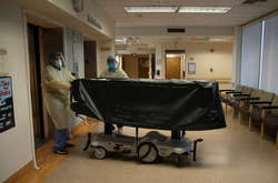 Пандемия Covid-19: Калифорния купила холодильники и мешки для трупов