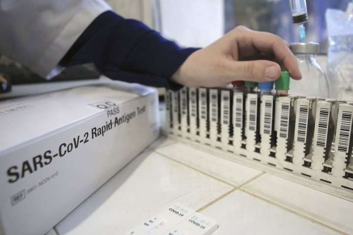 МОЗ повідомив, скільки українців повторно захворіли на коронавірус