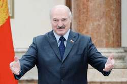 Лукашенко запропонував покликати до Білорусі українських лікарів, які нібито звільняються, і сказав, що якщо «хтось до Польщі хоче, відпустимо до Польщі, а ми візьмемо українців»