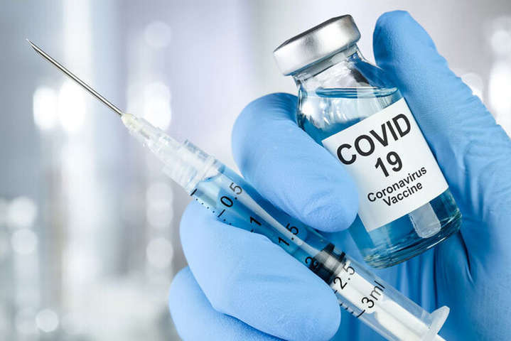 У США медика госпіталізували після Covid-вакцинації