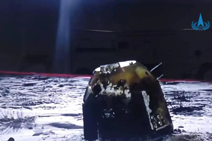 Китайський зонд доставив на Землю ґрунт з Місяця: відео