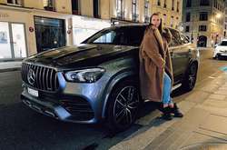 Жан-Клод Ван Дамм подарил своей любовнице-украинке Mercedes за 3 миллиона