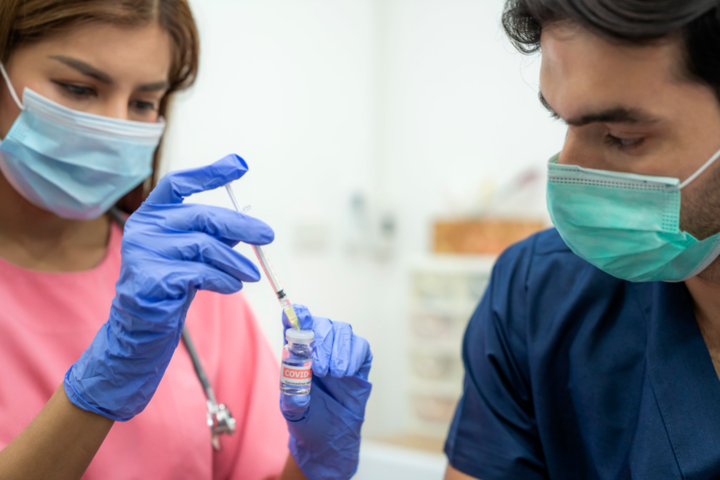 В Україні вакцинація від Covid-19 відбуватиметься у три етапи – МОЗ