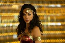  Кадр из фильма «Чудо-женщина: 1984» 
  