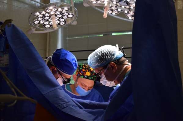 Кардіохірурги провели унікальну операцію з пересадки серця у Рівному 