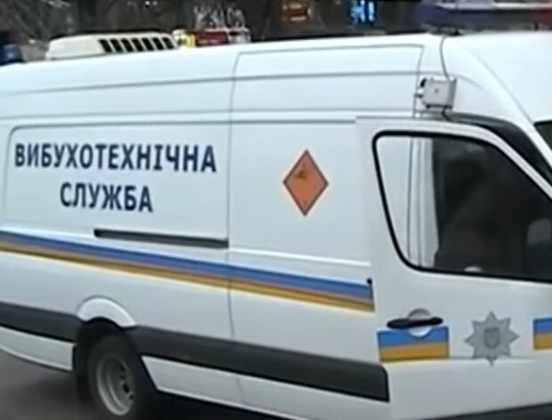 ЧП в Киеве: во дворе спального района заминировали автомобиль