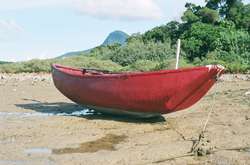 Рыбаки спасали лодку, а нашли склад кокаина на $80 миллионов