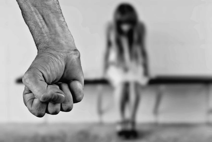 На Львівщині батько зґвалтував свою п'ятирічну дочку