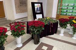 Петиція до Зеленського: харків'янин просить для Кернеса пам'ятник і звання Героя України 