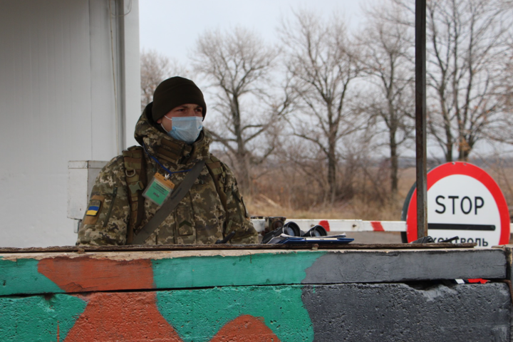 На Донбасі окупанти заблокували пропуск громадян через п’ять КПВВ
