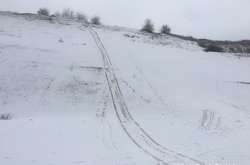 11-річний хлопчик з'їжджав з гірки на санчатах, впав та вдарився головою