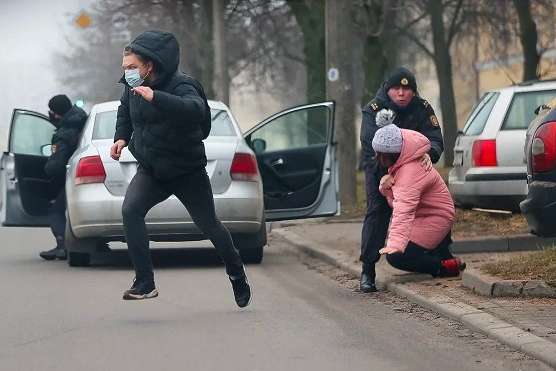 У Білорусі знову затримання: в Мінську схопили кількох мітингарів
