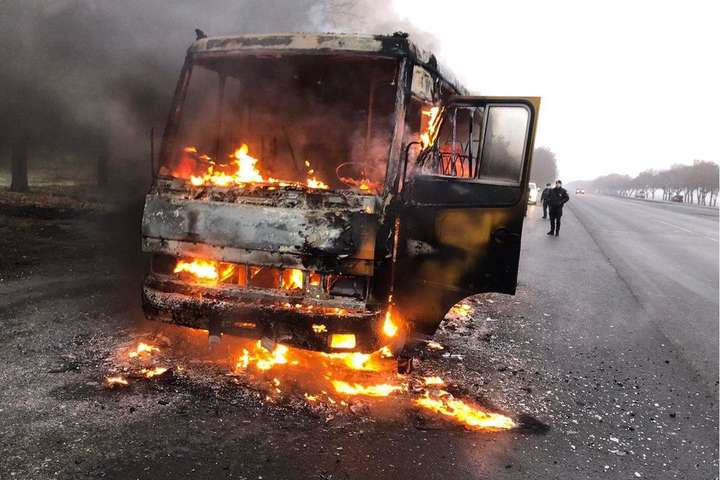 Автобус з пасажирами загорівся в Дніпропетровській області (фото)