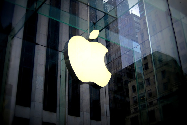 Apple зачиняє свої магазини по всьому світі: подробиці