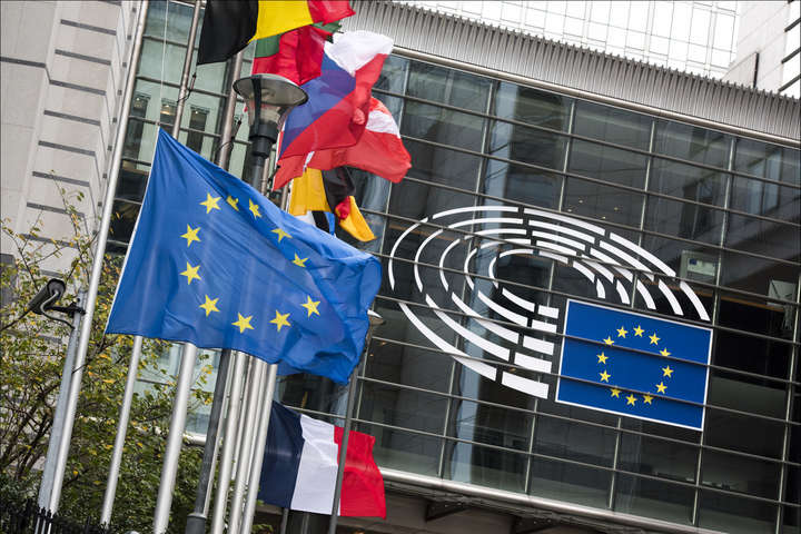 Німеччина ініціювала термінове засідання членів ЄС через новий штам коронавірусу