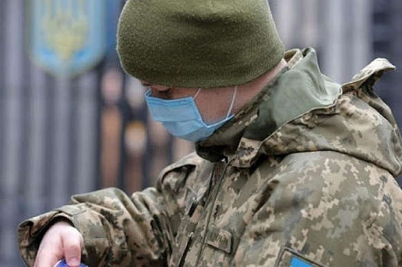 В українській армії  на коронавірус хворіють майже 3 тис. військовослужбовців