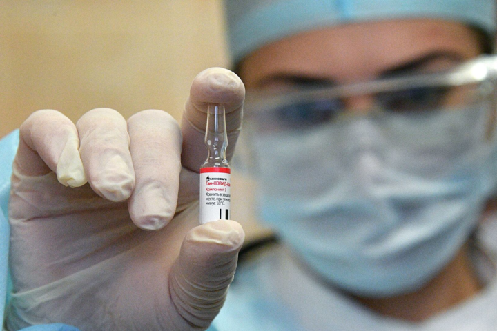 Білорусь перша зареєструвала російську вакцину від Covid-19