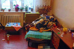 Тіло жінки було заховане під диваном